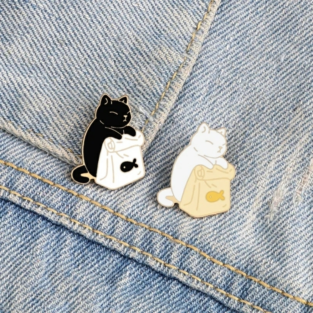 NWT Cute Little Crtoon Cat Pins Funny Pins Kittens